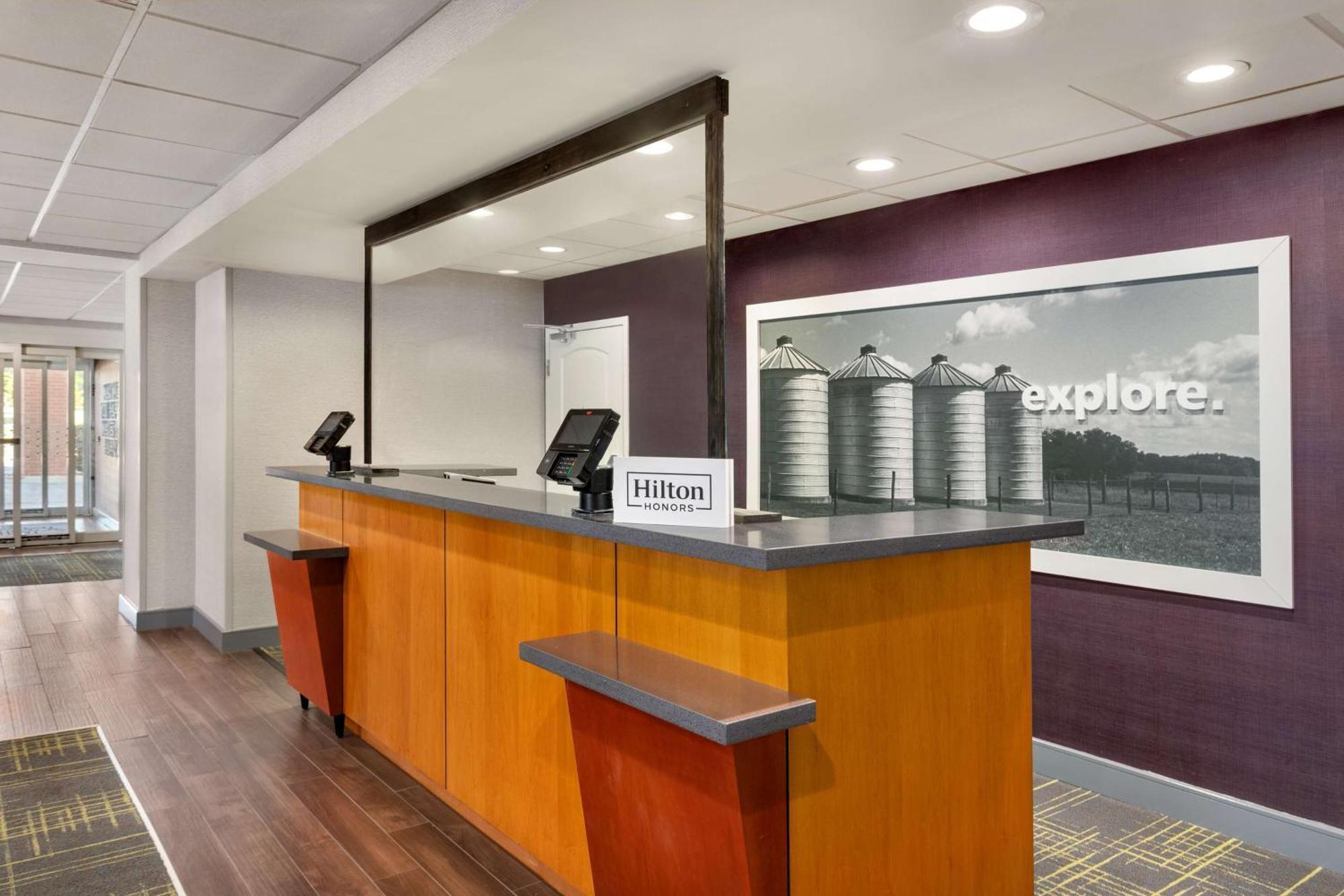 Hampton Inn St. Louis-Columbia Millstadt Junction Exterior photo